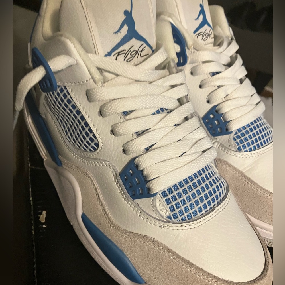 Military blue Jordan 4